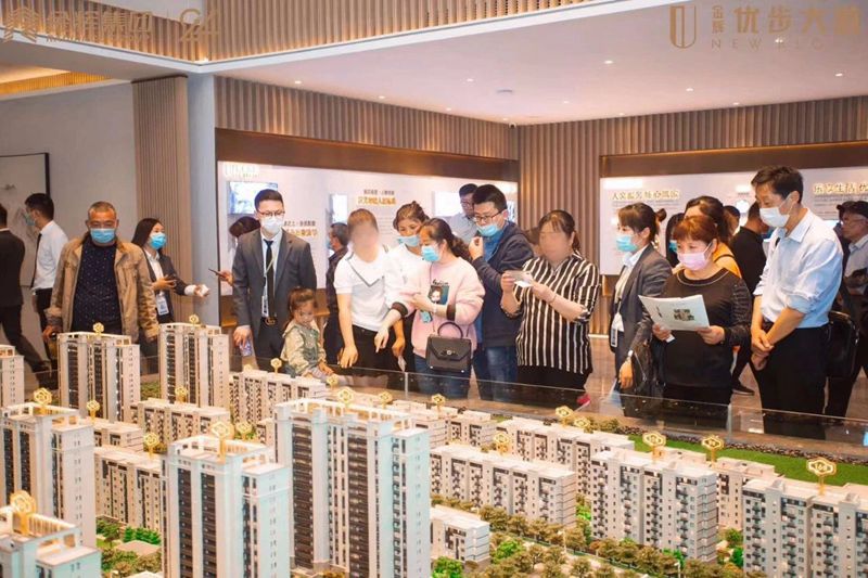 金輝·優(yōu)步大道營(yíng)銷中心亮相現(xiàn)場(chǎng)